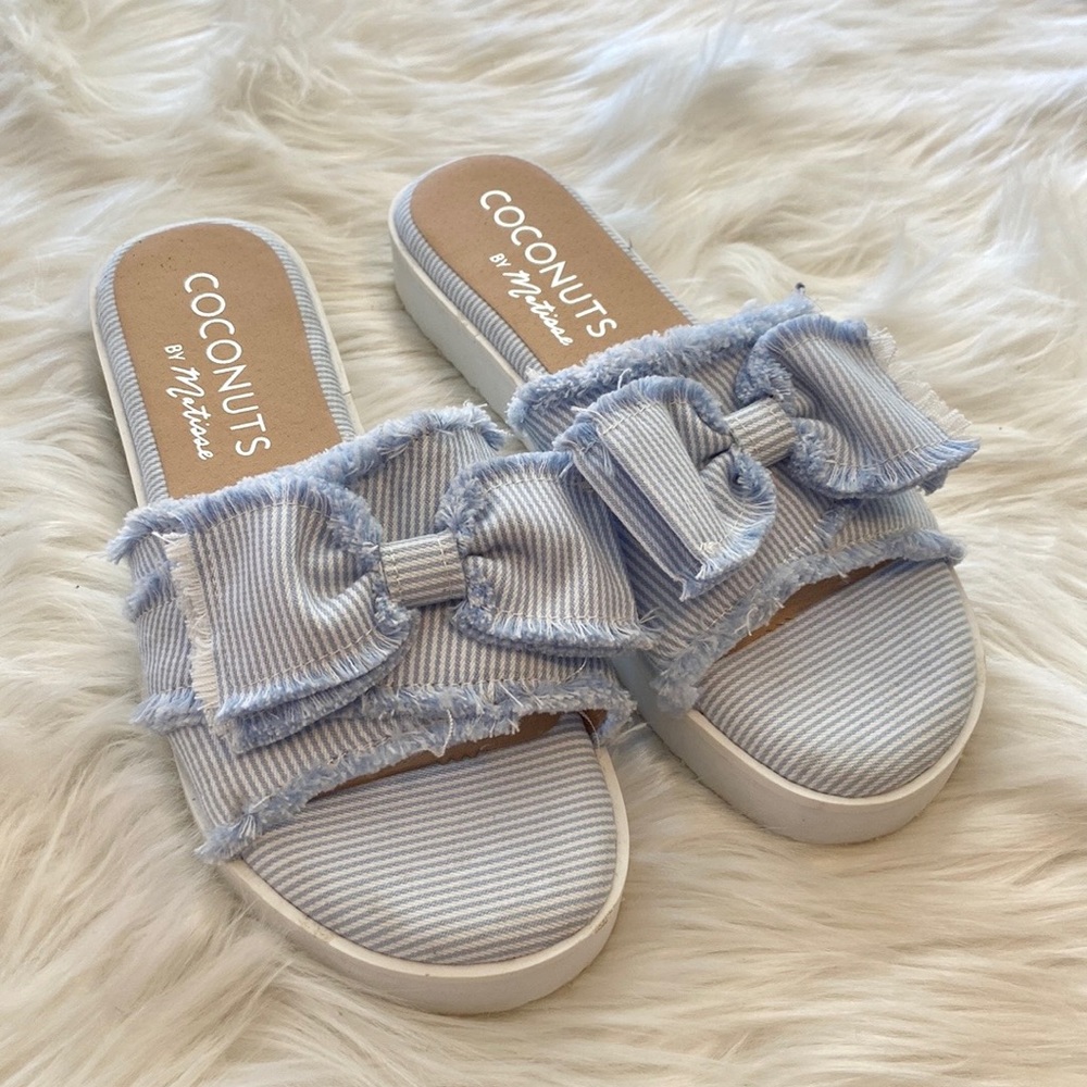 Coconuts by Matisse Chambray Blue Bow Slides Sandals Sz 7